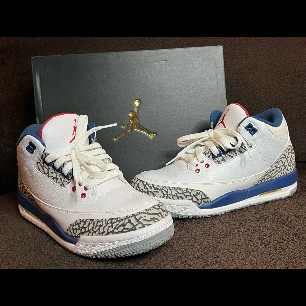 Jordan Men’s White/Blue/Red Elephant Print Sneakers